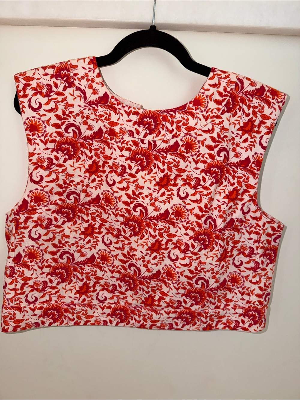 Julia Amory Floral Slim Shell Top - coral/orange & white  - size medium